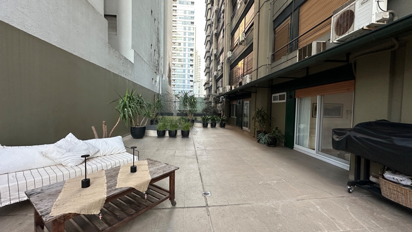 VENTA. Semipiso Torre 4 Amb con Dependencia 294 m² Doble Cochera Terraza Propia 100 m². PALERMO CHICO